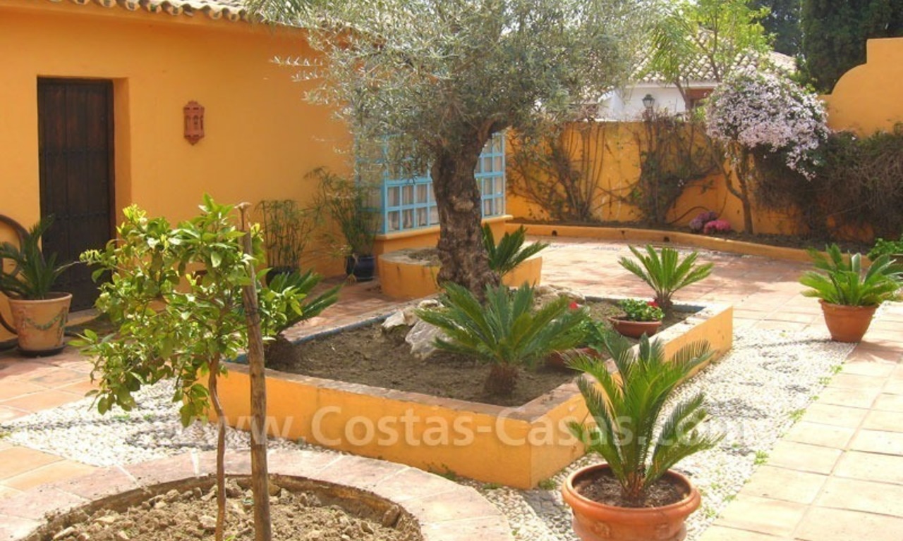 Rustieke villa – finca met paardenstallen en manege te koop in Marbella aan de Costa del Sol 1