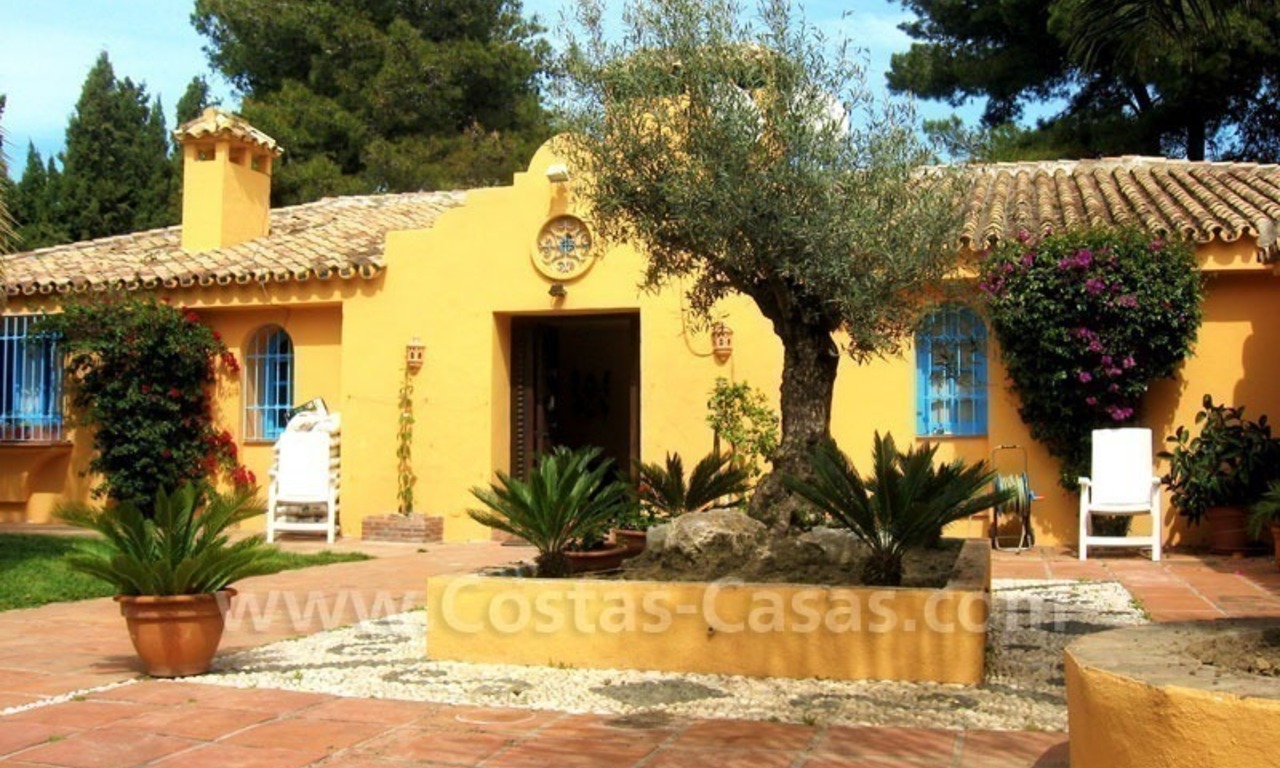 Rustieke villa – finca met paardenstallen en manege te koop in Marbella aan de Costa del Sol 6