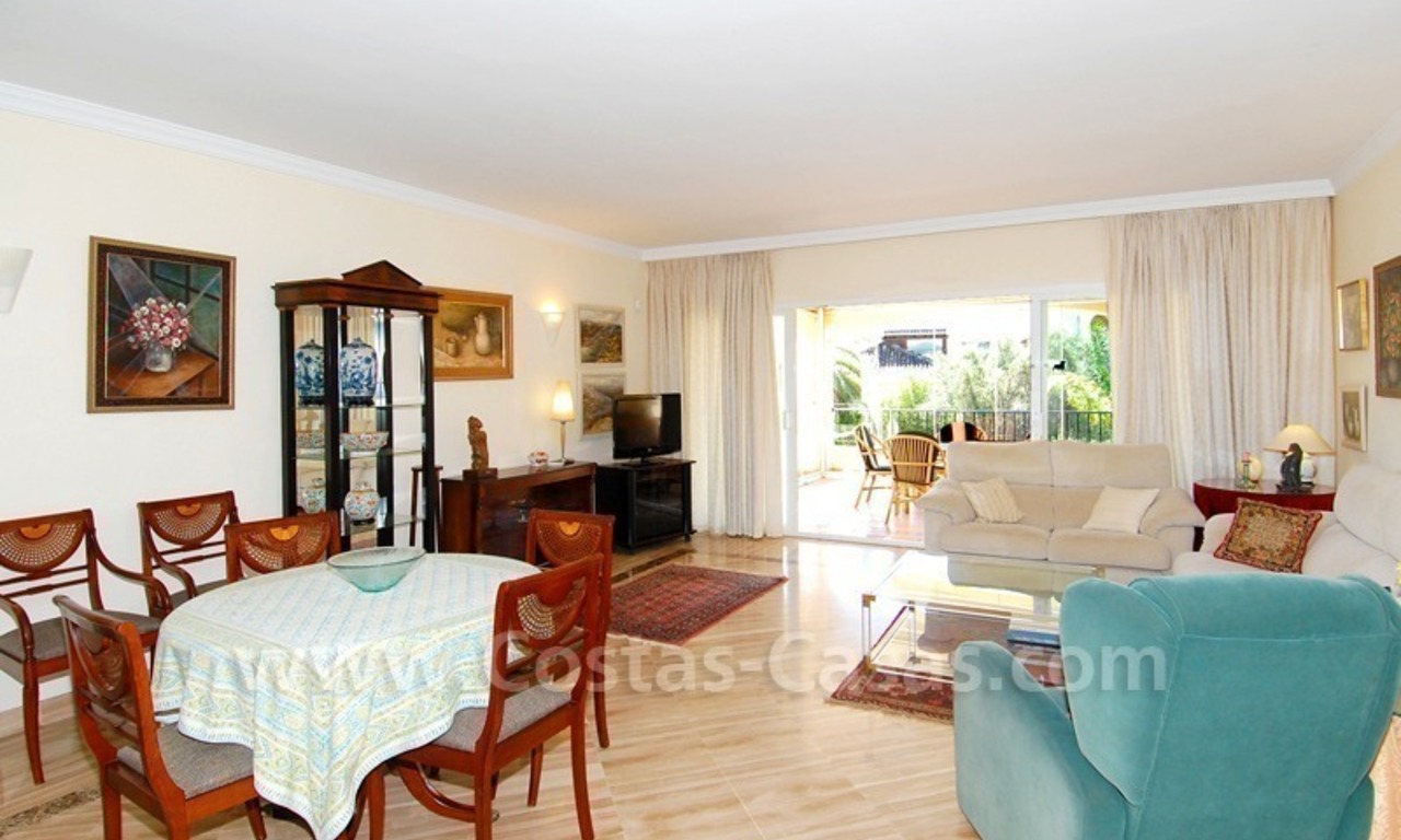 Beachside appartement te koop in Marbella 9