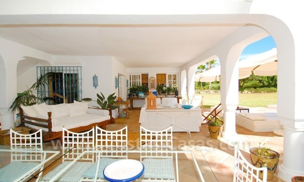 Totaal gerenoveerde vrijstaande villa te koop vlakbij het strand in Marbella 8