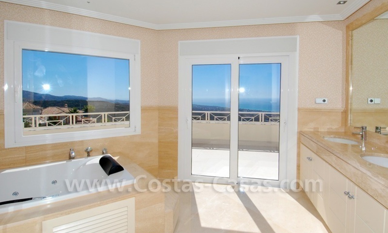 Nieuwe villa te koop in een moderne Andalusische stijl te Marbella 19