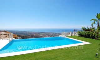 Nieuwe villa te koop in een moderne Andalusische stijl te Marbella 0