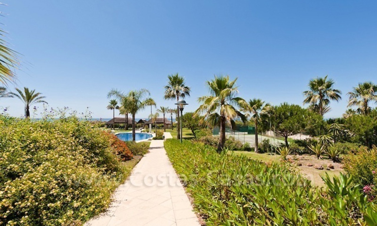 Strand appartement te koop in beachfront complex te Marbella 1