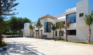Nieuwe en moderne eerstelijngolf villa te koop dichtbij het strand in Marbella 6