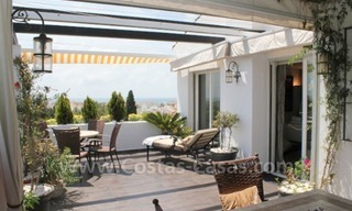 Gezellig penthouse appartement te koop nabij Puerto Banus in Nueva Andalucia te Marbella. 0