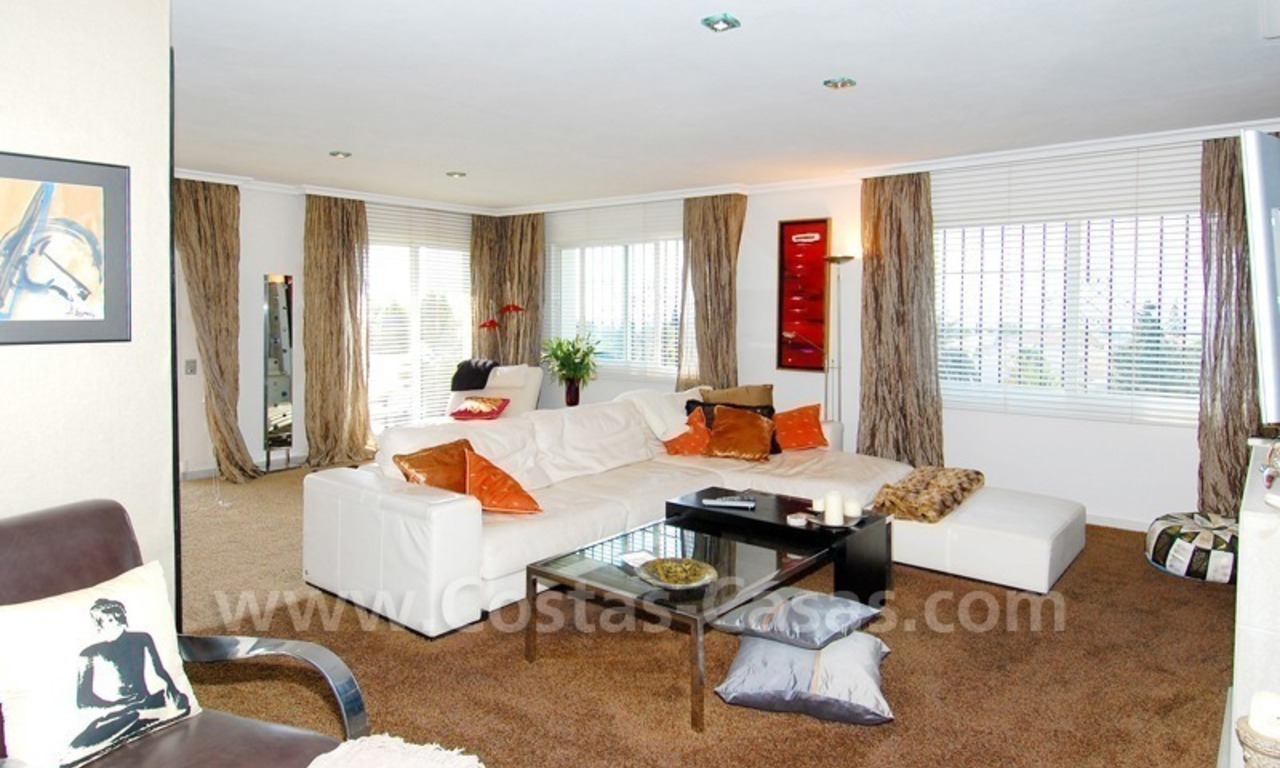 Gezellig penthouse appartement te koop nabij Puerto Banus in Nueva Andalucia te Marbella. 13
