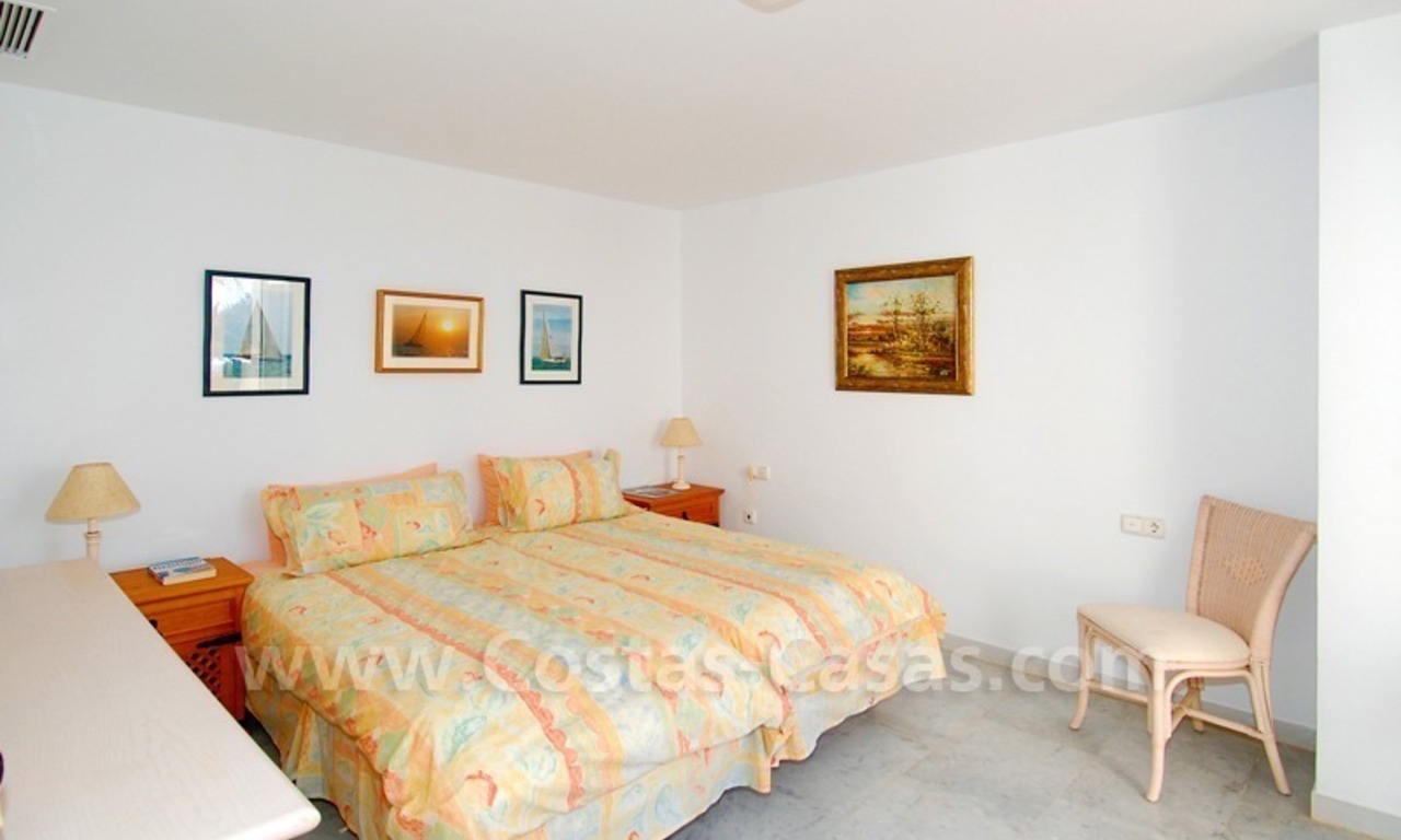 Eerstelijnstrand huis te koop in Marbella, direct aan het strand. 10
