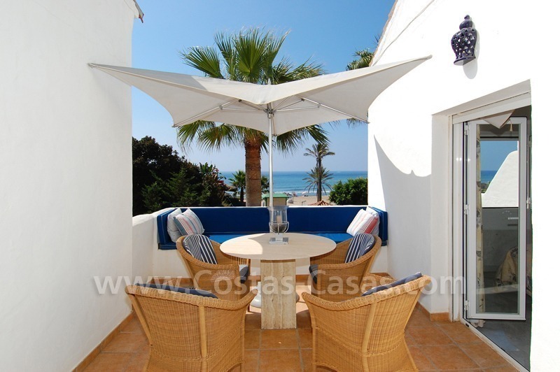Eerstelijnstrand huis te koop in Marbella, direct aan het strand.