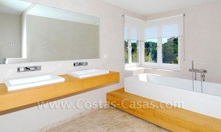 Opportuniteit! Moderne villa te koop in Elviria, Marbella oost 12