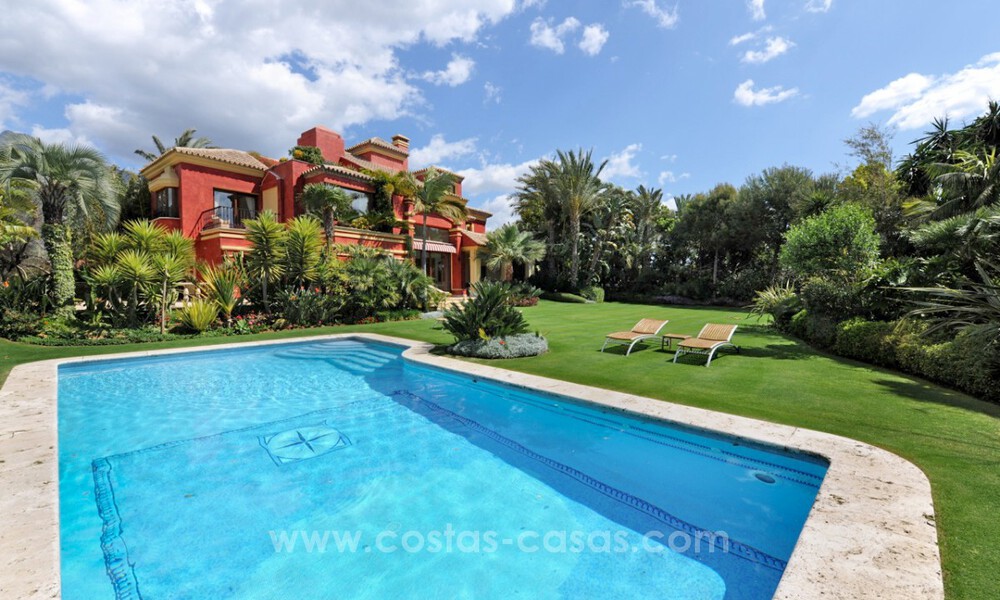 Luxe villa te koop in een gated community op de Golden Mile te Marbella 30451