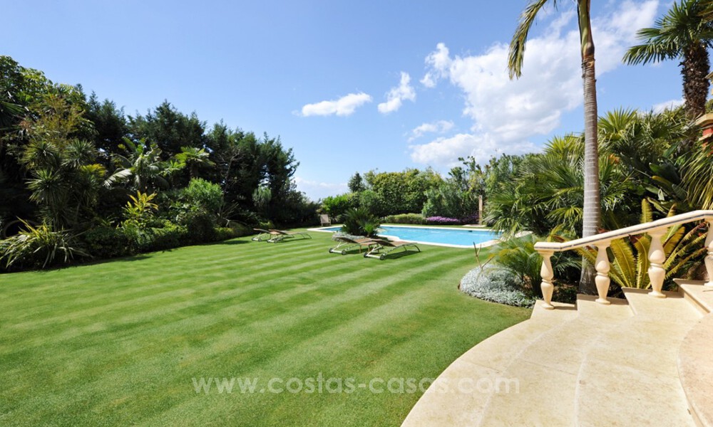 Luxe villa te koop in een gated community op de Golden Mile te Marbella 30452