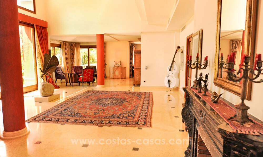 Luxe villa te koop in een gated community op de Golden Mile te Marbella 30454