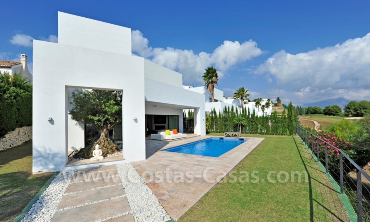 Exclusieve moderne villa te koop direct aan de golfbaan in Benahavis - Marbella 0