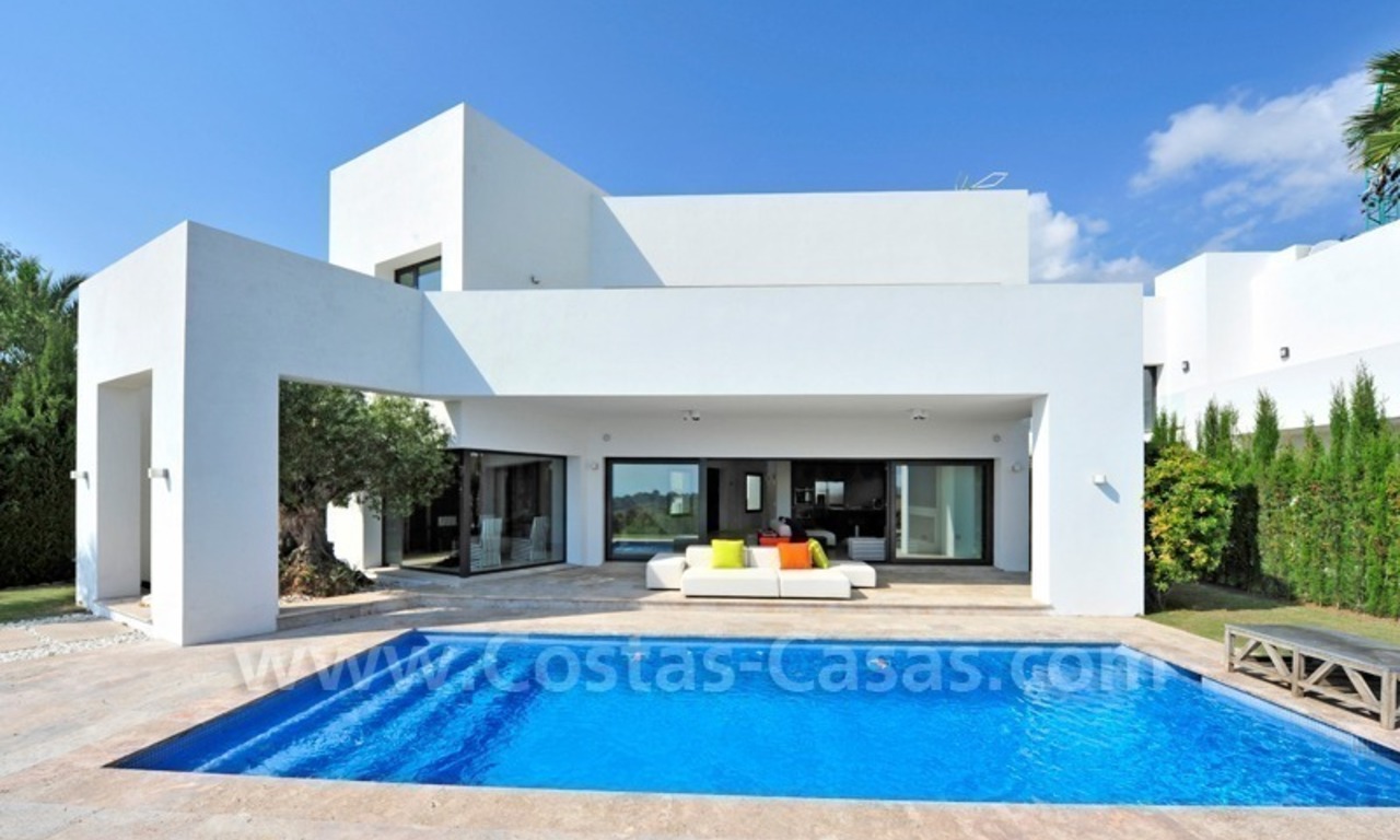 Exclusieve moderne villa te koop direct aan de golfbaan in Benahavis - Marbella 3