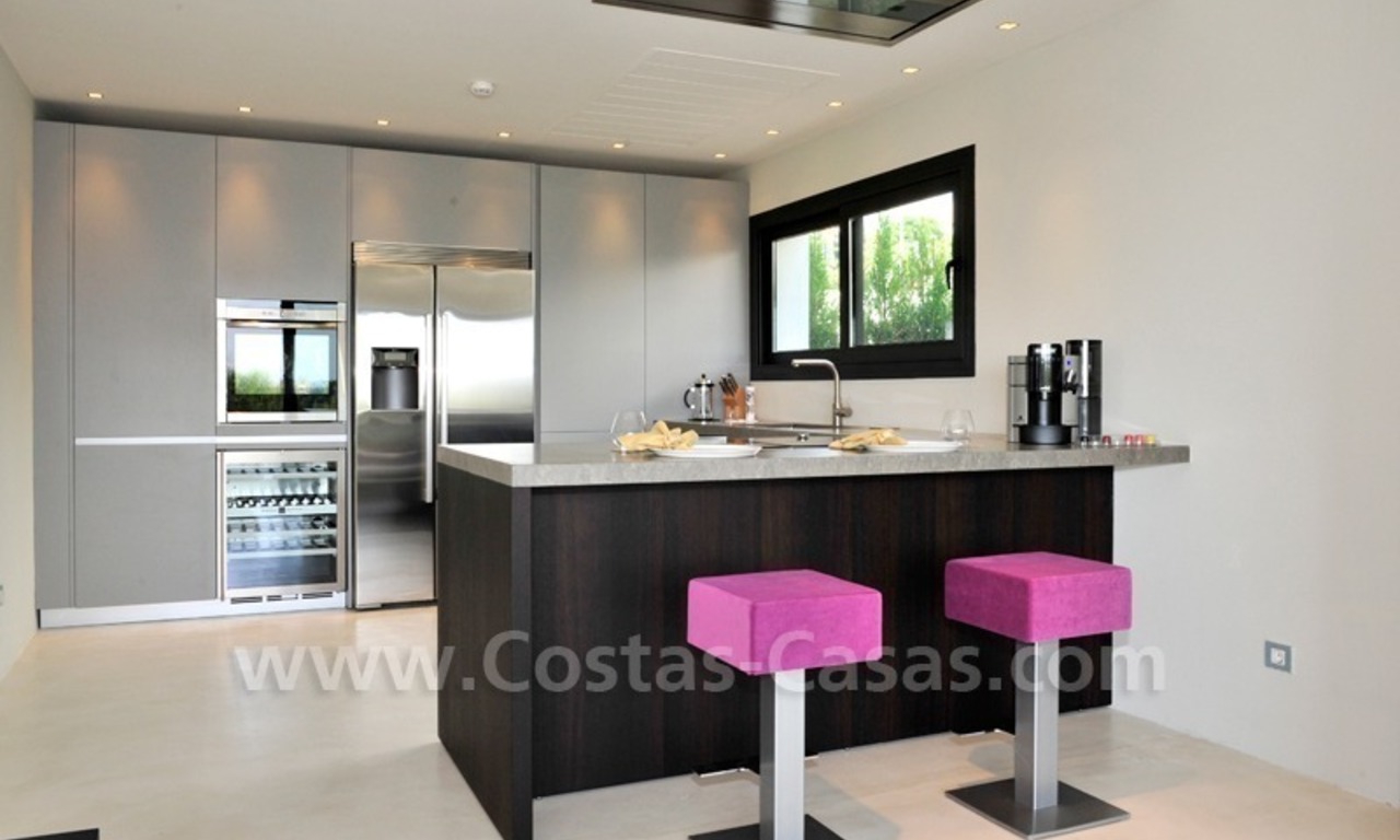 Exclusieve moderne villa te koop direct aan de golfbaan in Benahavis - Marbella 10