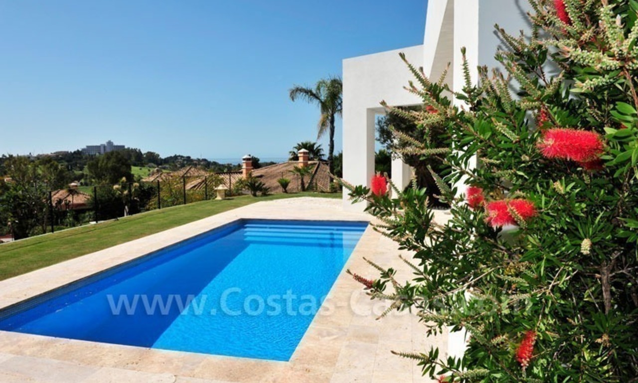 Exclusieve moderne villa te koop direct aan de golfbaan in Benahavis - Marbella 26