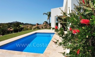 Exclusieve moderne villa te koop direct aan de golfbaan in Benahavis - Marbella 26