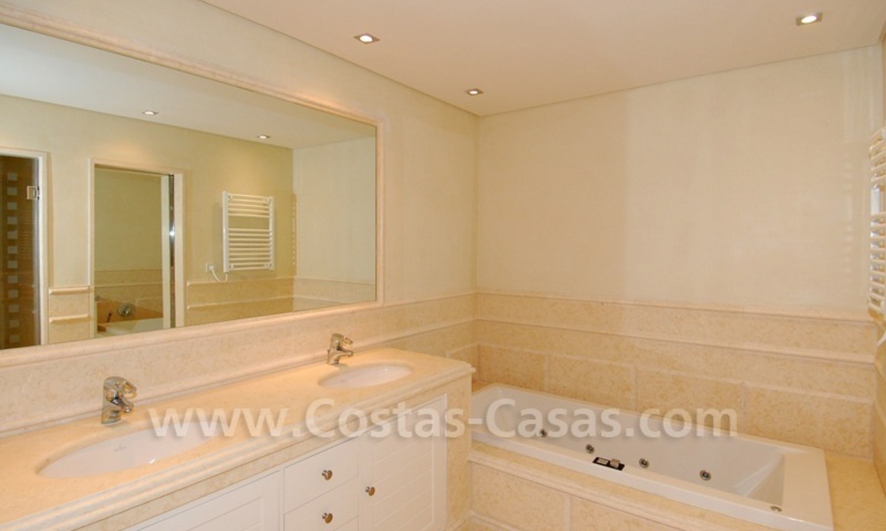 Luxe appartement te koop in een eerstelijnstrand complex op de Nieuwe Gouden Mijl tussen Marbella en Estepona centrum 13