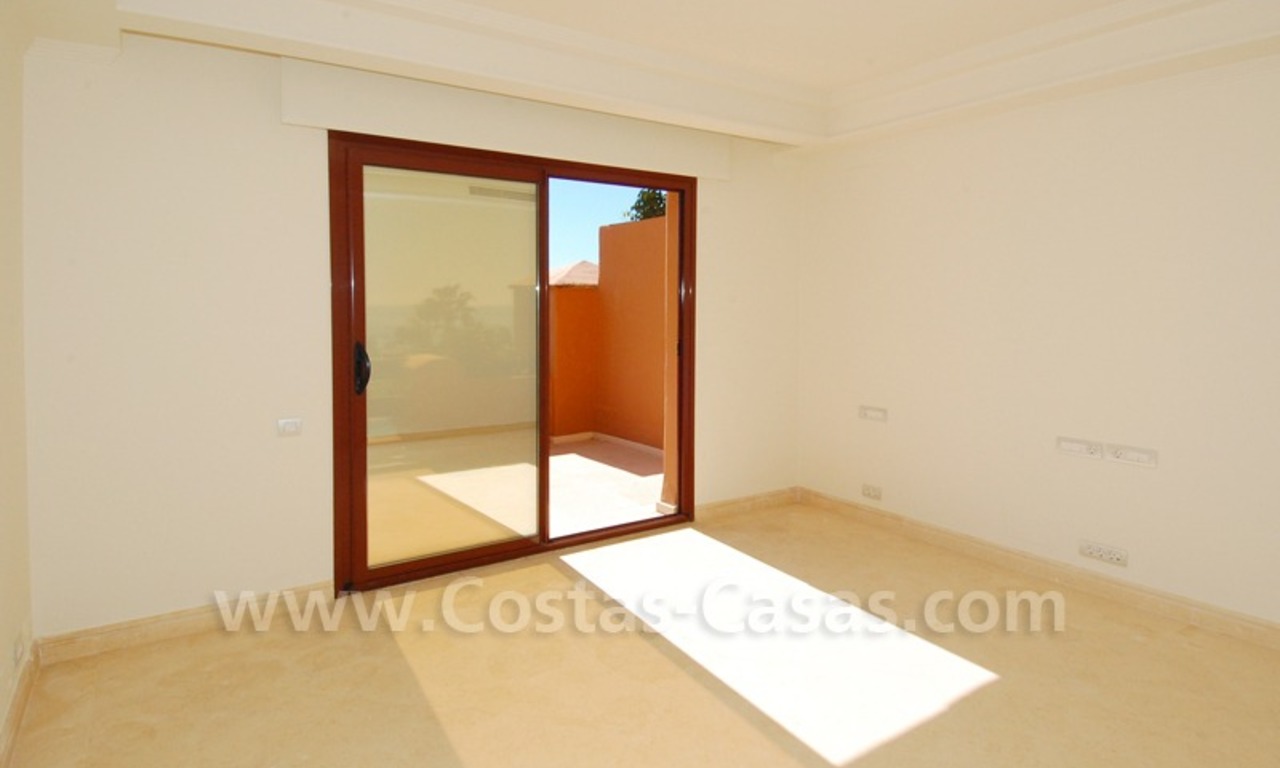 Luxe appartement te koop in een eerstelijnstrand complex op de Nieuwe Gouden Mijl tussen Marbella en Estepona centrum 9