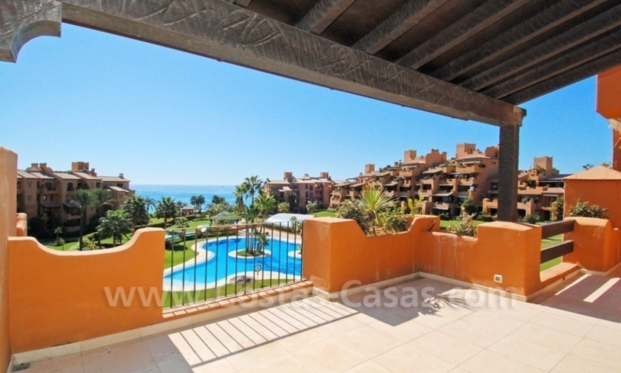 Luxe appartement te koop in een eerstelijnstrand complex op de Nieuwe Gouden Mijl tussen Marbella en Estepona centrum 2
