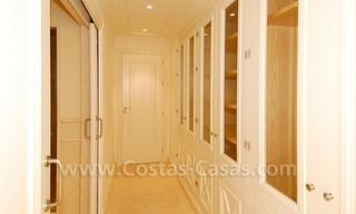 Luxe appartement te koop in een eerstelijnstrand complex op de Nieuwe Gouden Mijl tussen Marbella en Estepona centrum 12