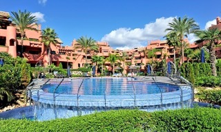 Luxe appartement te koop in een exclusief beachfront complex tussen Marbella en Estepona centrum. 1