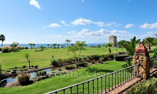 Eerstelijnstrand luxe appartement te koop in een exclusief beachfront complex tussen Marbella en Estepona 4