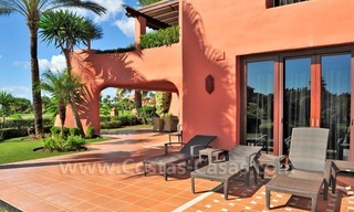 Eerstelijnstrand luxe appartement te koop in een exclusief beachfront complex tussen Marbella en Estepona 2