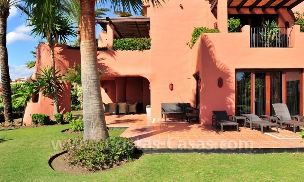 Eerstelijnstrand luxe appartement te koop in een exclusief beachfront complex tussen Marbella en Estepona 3