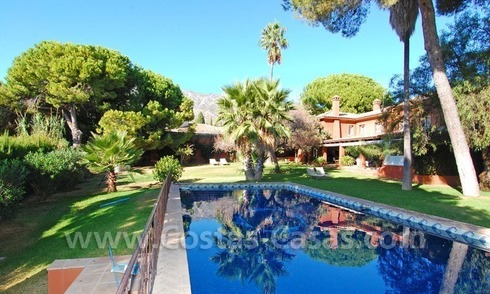 Villa op een groot perceel te koop aan de Golden Mile te Marbella 
