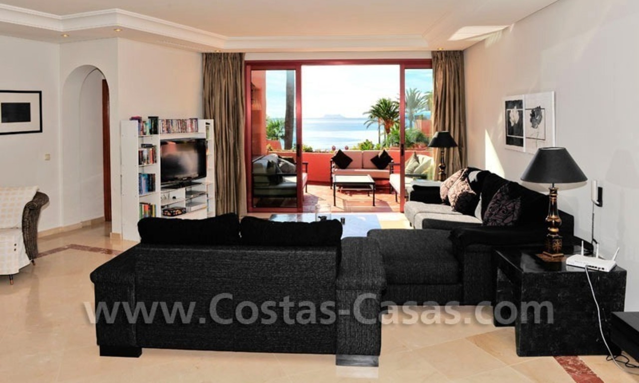 Luxe penthouse appartement te koop, eerstelijn strand exclusief complex, New Golden Mile, Marbella - Estepona 5