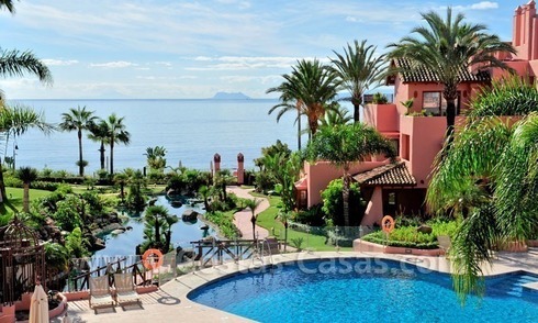 Luxe penthouse appartement te koop, eerstelijn strand exclusief complex, New Golden Mile, Marbella - Estepona 