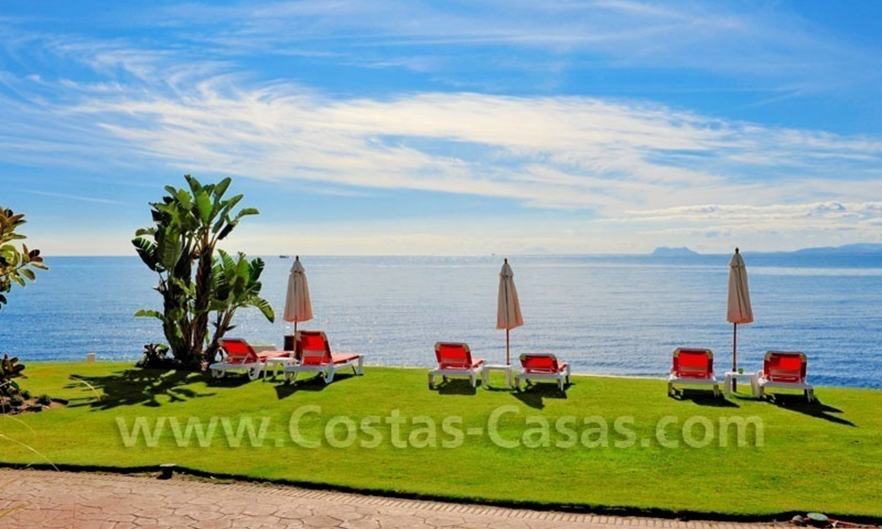 Luxe penthouse appartement te koop, eerstelijn strand exclusief complex, New Golden Mile, Marbella - Estepona 9