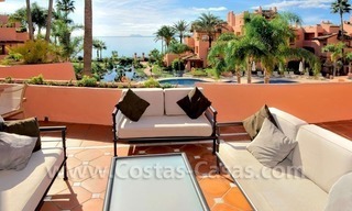 Luxe penthouse appartement te koop, eerstelijn strand exclusief complex, New Golden Mile, Marbella - Estepona 3