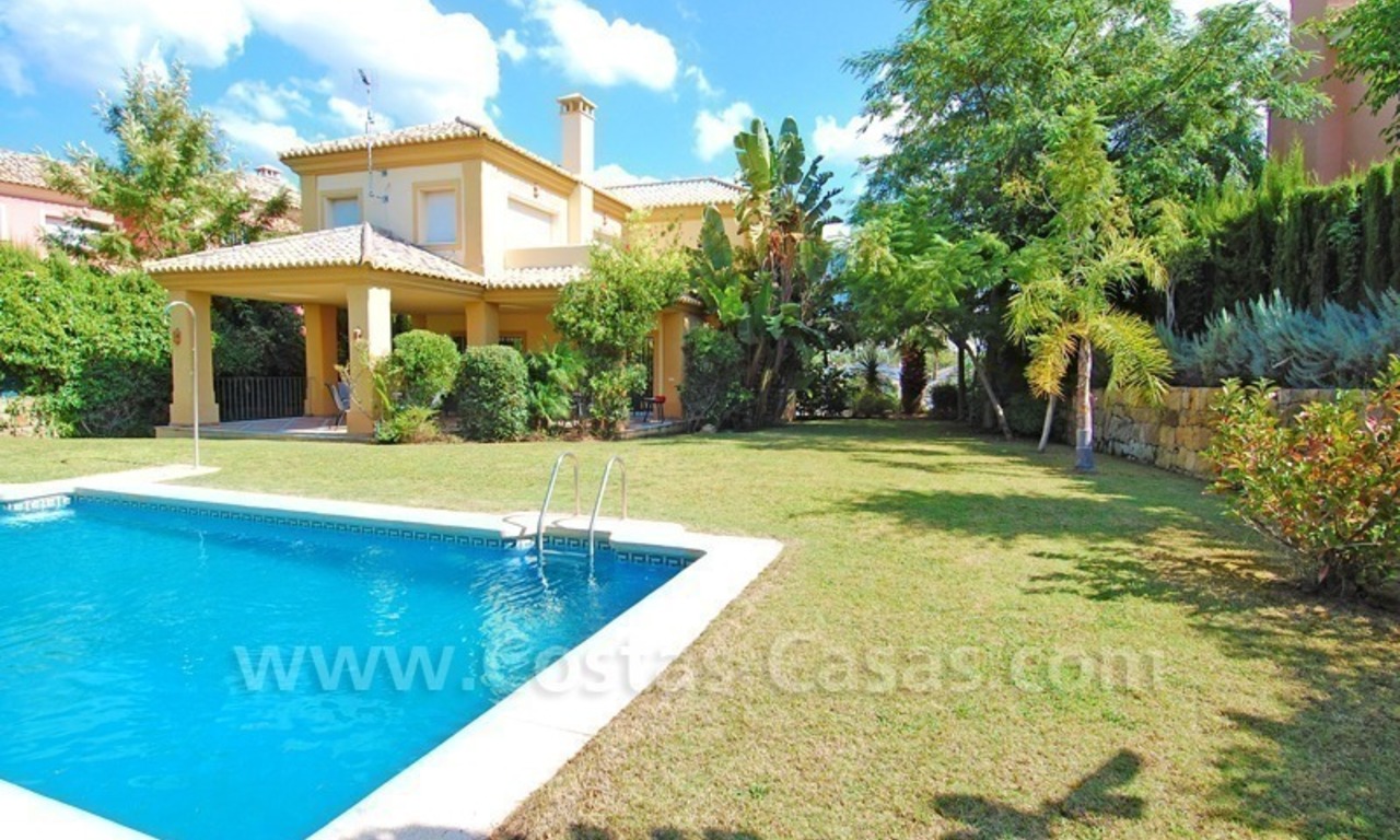 Recente Villa te koop in Nueva Andalucia te Marbella 1