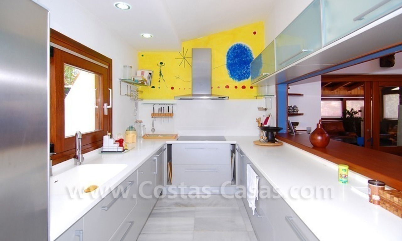 Bijzondere villa te koop met een separaat kantoor of praktijk in Nueva Andalucia te Marbella 19