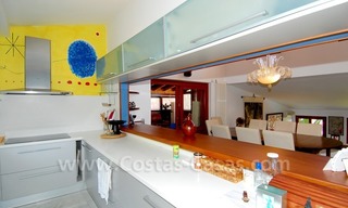 Bijzondere villa te koop met een separaat kantoor of praktijk in Nueva Andalucia te Marbella 18