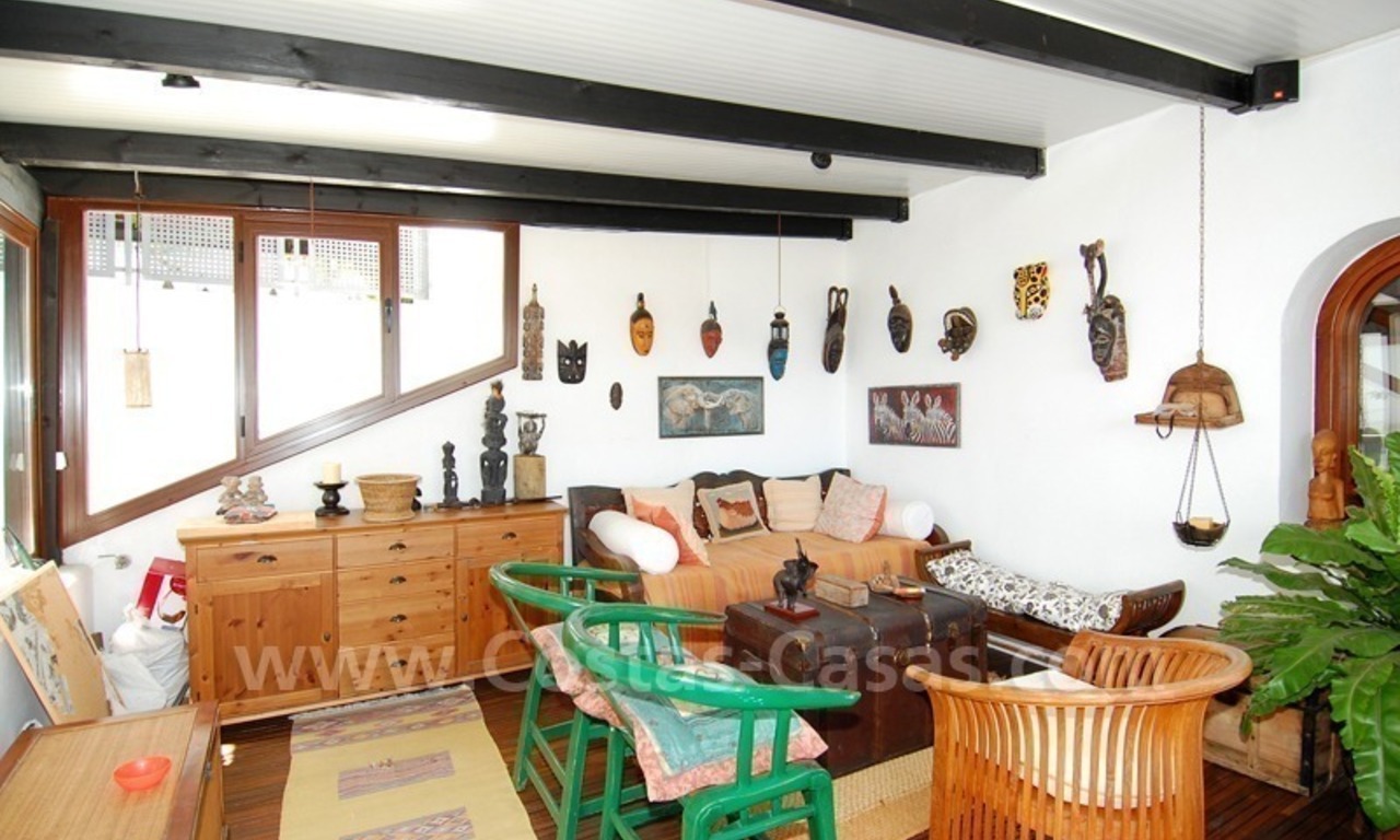 Bijzondere villa te koop met een separaat kantoor of praktijk in Nueva Andalucia te Marbella 15