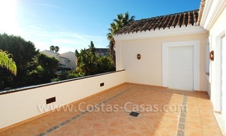 Beachside villa te koop in een Spaanse stijl op korte wandelafstand van het strand in oost Marbella 7