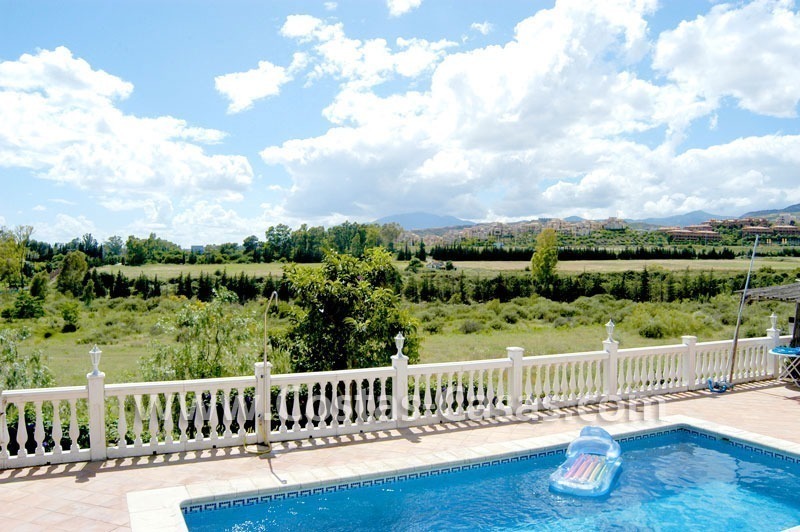Gerenoveerde vrijstaande villa te koop in Marbella