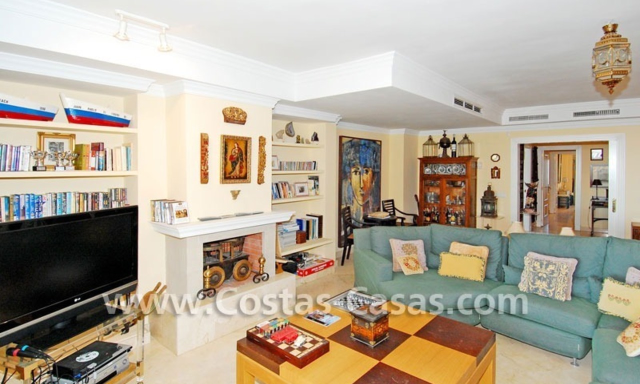 Beachfront luxe penthouse appartement te koop in Puerto Banus te Marbella 6