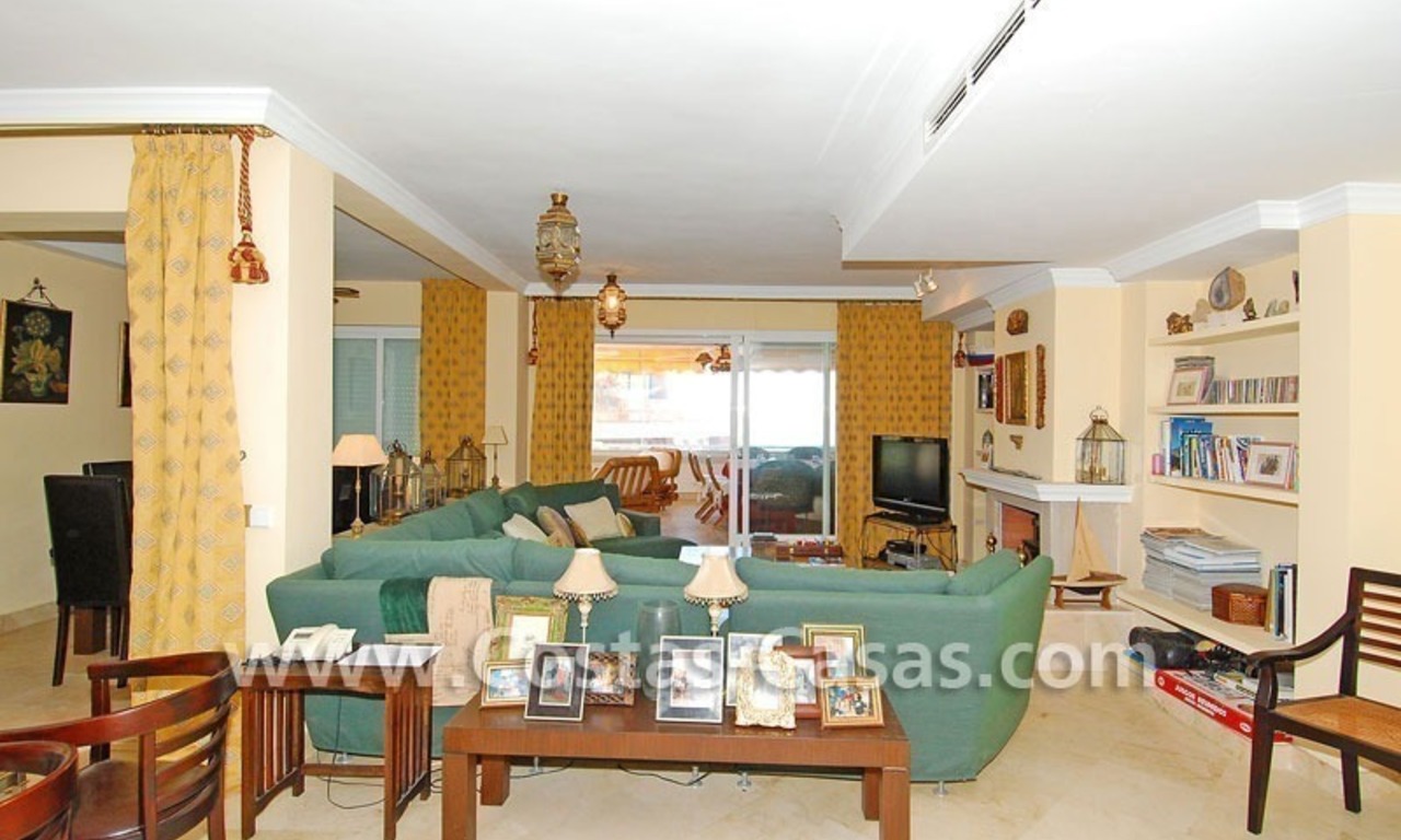 Beachfront luxe penthouse appartement te koop in Puerto Banus te Marbella 7