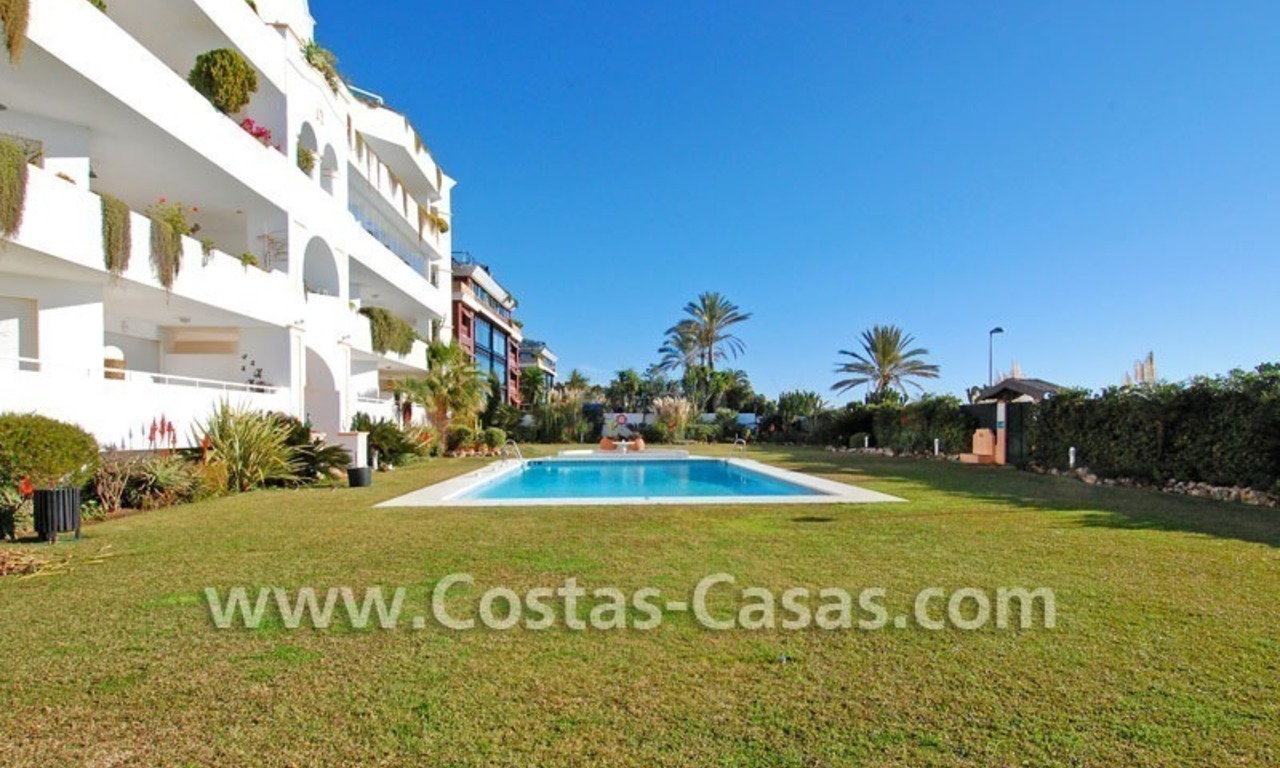 Beachfront luxe penthouse appartement te koop in Puerto Banus te Marbella 21