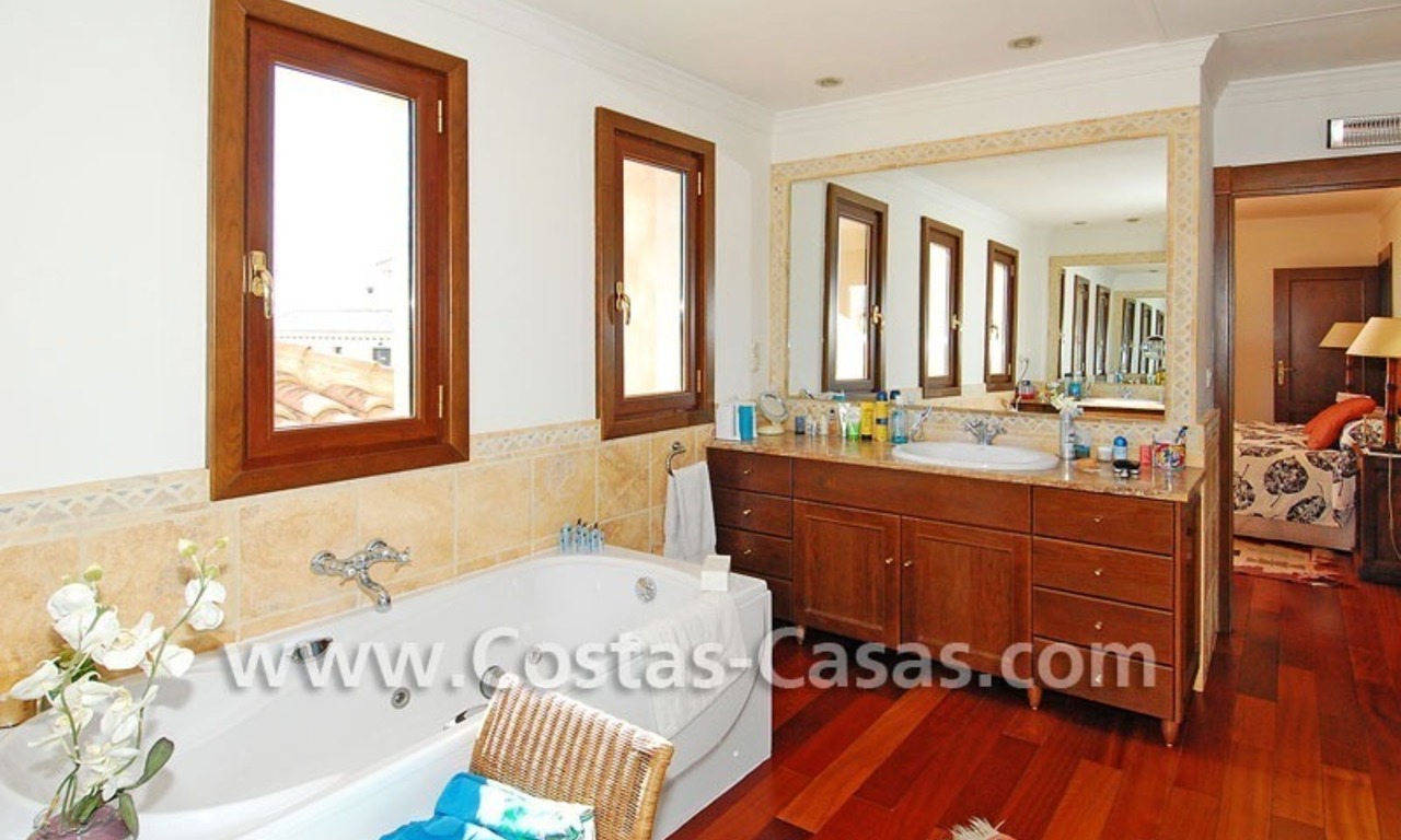 Goede deal! Andalusische stijl koopvilla in een golfresort tussen Marbella – Benahavis en Estepona 17
