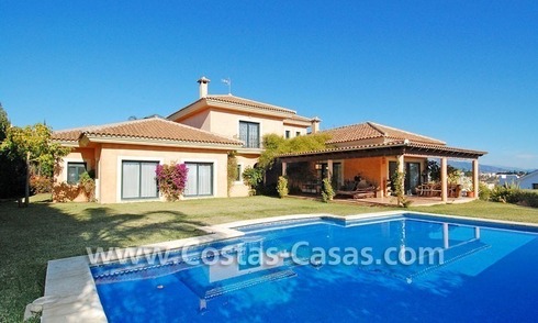 Goede deal! Andalusische stijl koopvilla in een golfresort tussen Marbella – Benahavis en Estepona 