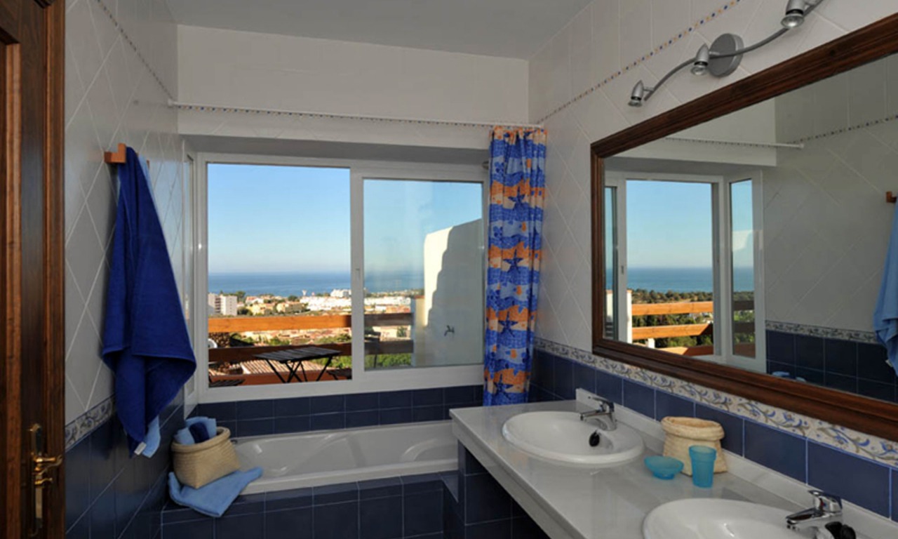 Huis te koop nabij Marbella centrum in omheind complex en met panoramisch zeezicht 7