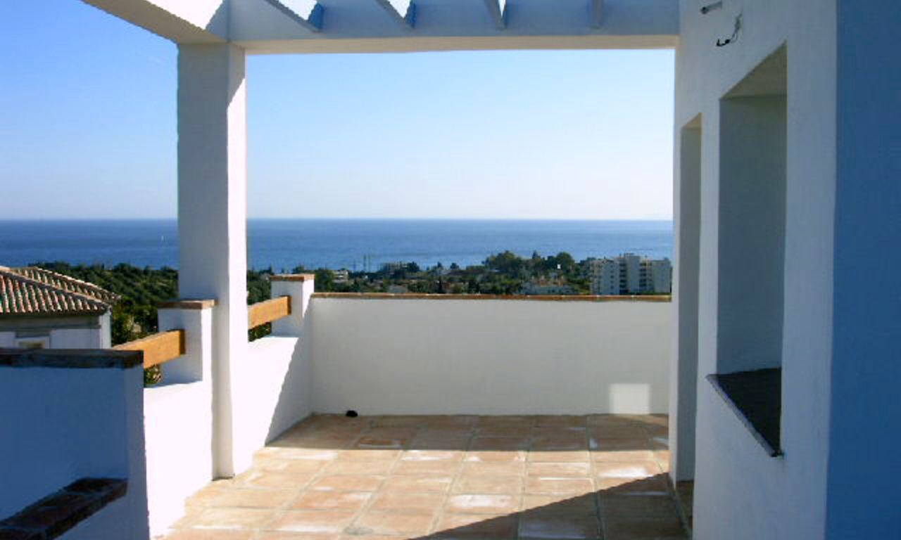 Huis te koop nabij Marbella centrum in omheind complex en met panoramisch zeezicht 8