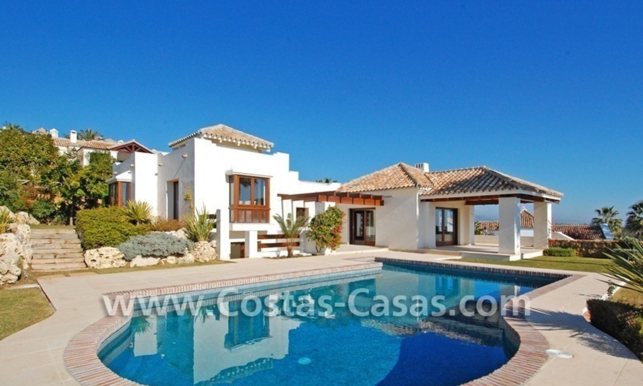 Nieuwe luxe villa te koop in omheind resort, Marbella – Benahavis – Estepona 0