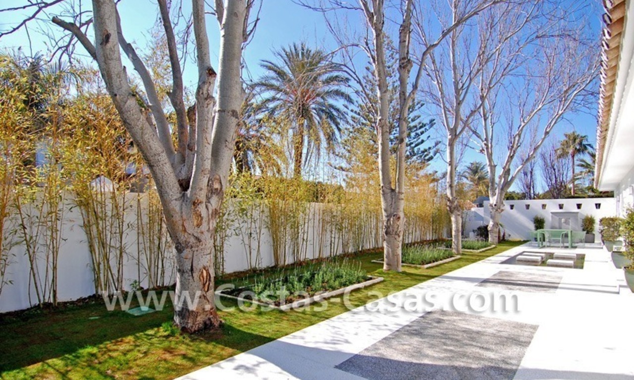 Villa te koop vlakbij de zee in moderne Andalusische stijl te Marbella 8