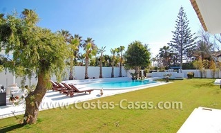 Villa te koop vlakbij de zee in moderne Andalusische stijl te Marbella 5